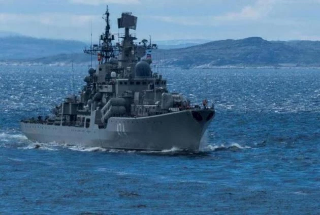 Εντυπωσιακά πλάνα από την άσκηση του βόρειου στόλου (βίντεο)